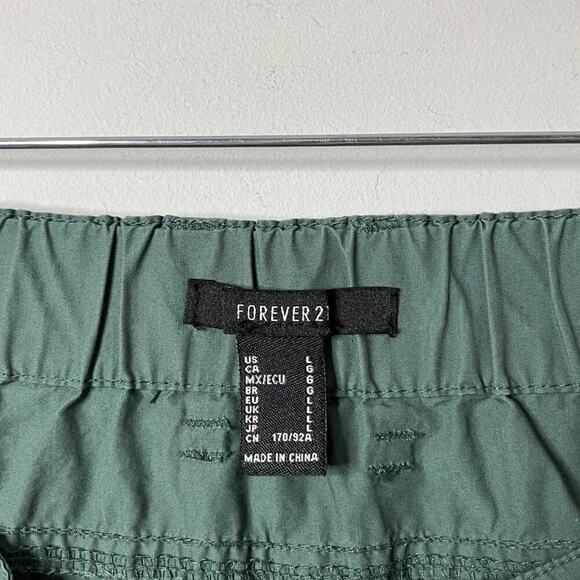 Forever 21 Women's Utility Shorts L Green High Rise Cargo Pockets Elastic Waist - Picture 4 of 6